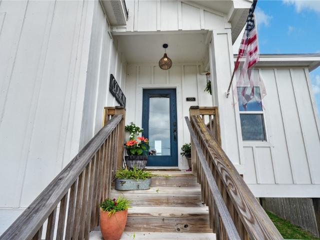 135 Lakeshore Drive