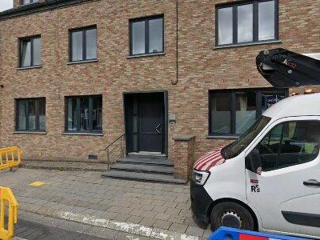 135 m2 apartment for rent in Frameries
