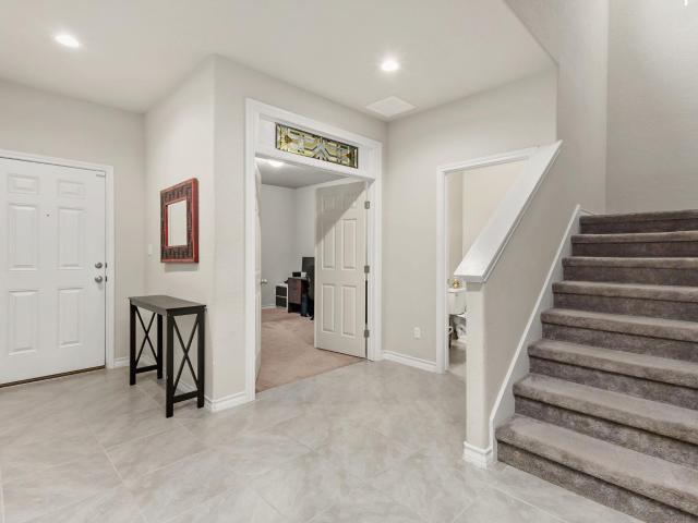 135 Mary Max Cir