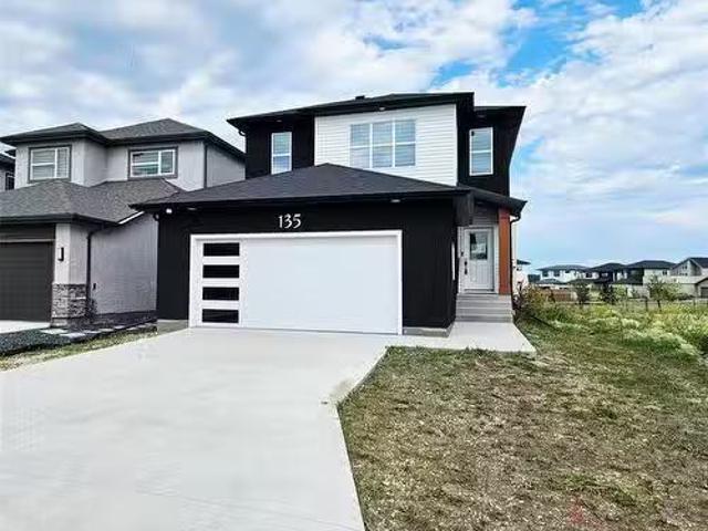 135 Mulberry Creek Drive, Winnipeg, MB, R3Y 0R6 house for sa.