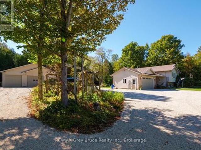 135 North Diagonal, South Bruce Peninsula, ON, N0H 2T0 house for sale | Listing ID X13828 | Royal LePage