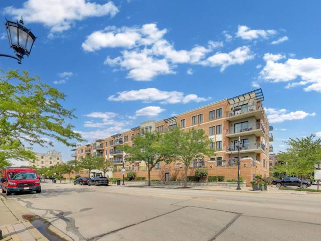135 S YORK Street # 520