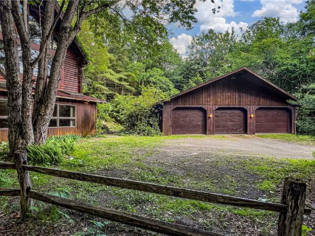 135 Sparrowhawk Lake Road