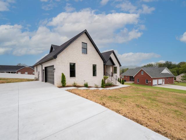 135 Pin Oak Dr