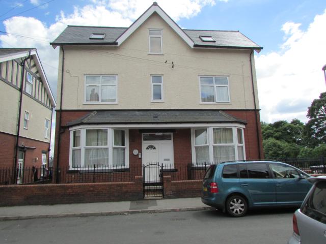 £135 PW AVAILABLE DECEMBER 2025. WATER RATES INCLUDED. clean and Comfortable Studio Flat, located in a modern development in Beeston, Leeds, LS11. 20 MINUTES TO CITY CENTER
