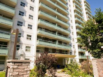 Toronto, Ontario - Balcony, Parking
