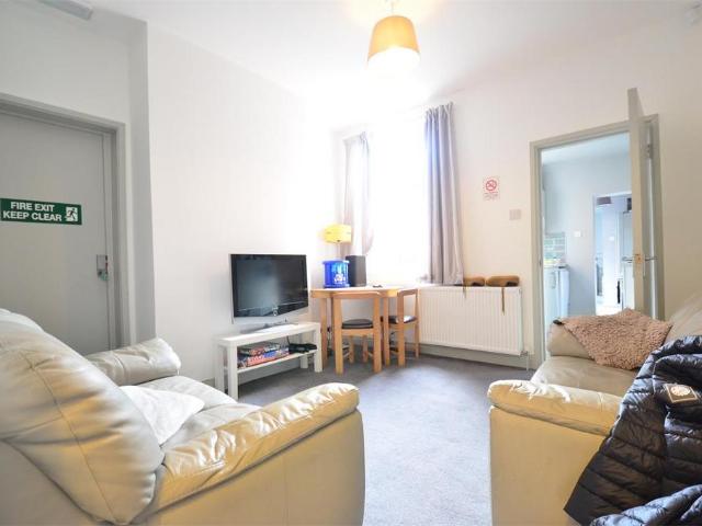 135 Warwards Lane, Stirchley, B29 7QX, United Kingdom | 4 bed townhouse for rent #136033444 | Rentberry