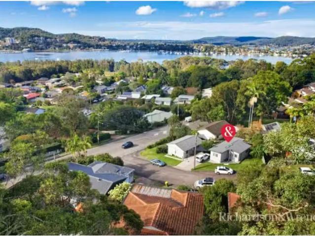 135A Brisbane Water Drive, Point Clare House for rent Listed.