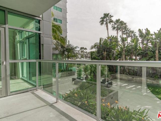 13650 Marina Pointe Drive 404