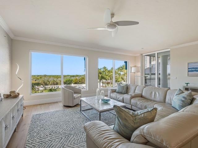 13665 Vanderbilt Drive, 404, Naples, US, FL