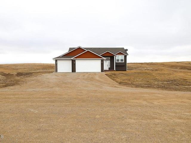 13696 Redwood Way NW, Williston, ND 58801