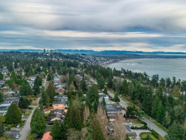 13600 Blackburn Avenue, White Rock, BC, V4B 2Y8 house for sale | Listing ID R3097 | Royal LePage