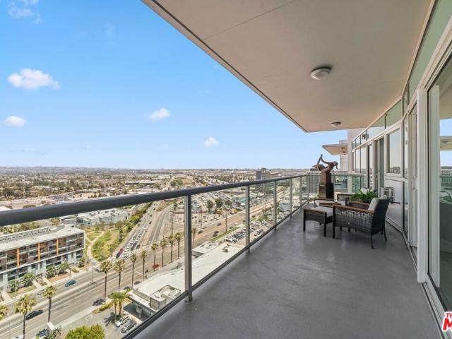 13600 Marina Pointe Drive 1904