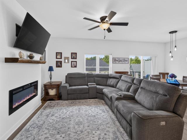 1361 Scenic Pointe Ct