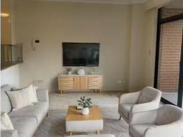 136/2 Dolphin Close, CHISWICK House for rent Listed by Talieh.