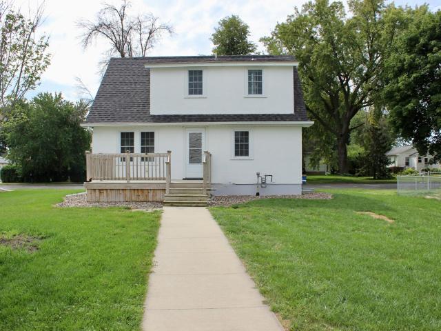 136 2nd Street SE