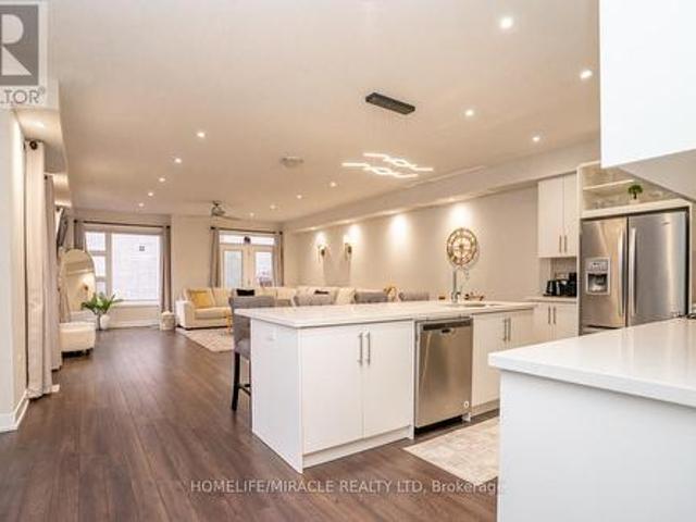 136 58 Donald Fleming Way, Whitby, ON, L1R 0N8 townhouse for sale | Listing ID E13684 | Royal LePage