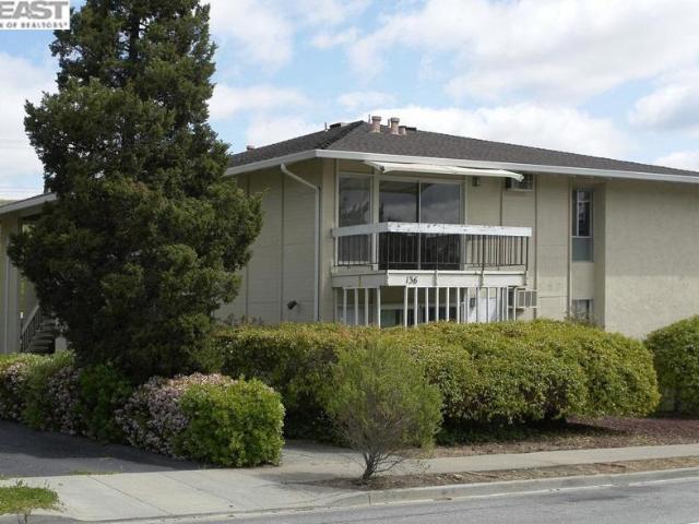 136 Blue Rdg Dr, 2 beds, 1 full bath