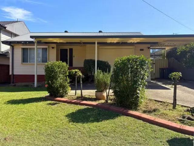 136 Gardenia Parade, Greystanes House for rent Listed by Chri.