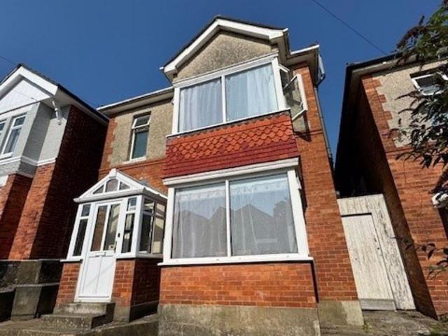 136 Hankinson Road 1 bed in a house share to rent £600 pcm £138 pw