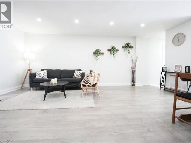 136 JANSEN Avenue, Kitchener, Ontario, N2A2L7