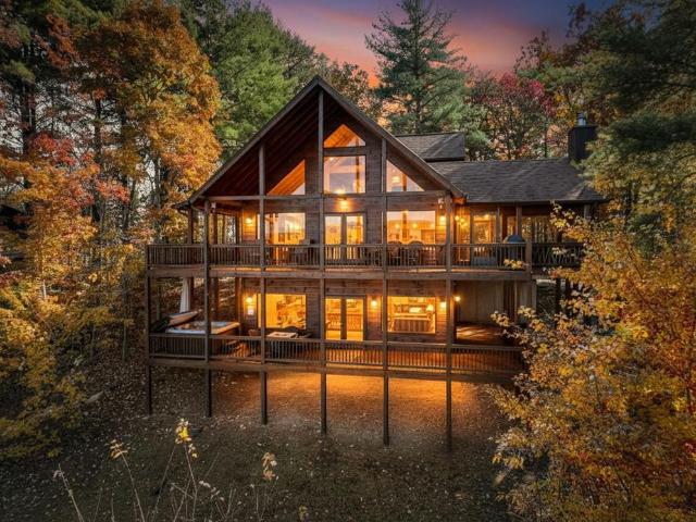 136 Oasis Dr, Blue Ridge, GA