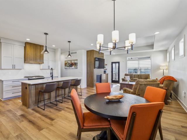 136 NW Sunrise Dr, Waukee, IA