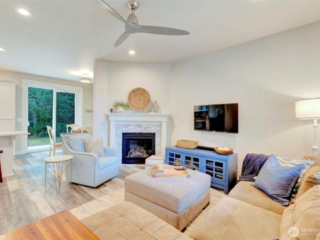 136 Spruce Loop SW