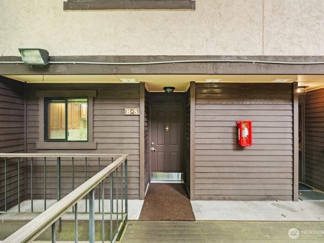 136 Summit Avenue N # B8