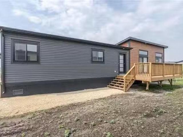 136 Prairie Oaks Drive, Mitchell, MB, R5G 2X5 house for leas.