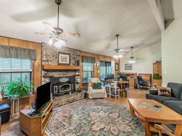 136 Redbird Ln