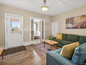 136 W 6th Street