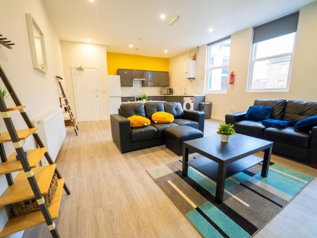 136C West Street, Sheffield S1 4 bed flat to rent £2,104 pcm £486 pw