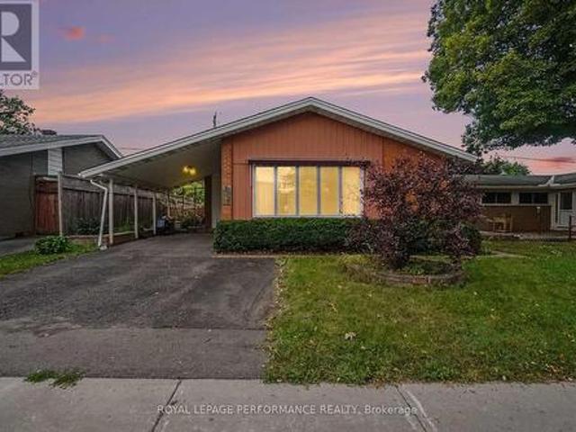1374 Highgate Road, Ottawa, ON, K2C 2Y6 house for sale | Listing ID X13794 | Royal LePage