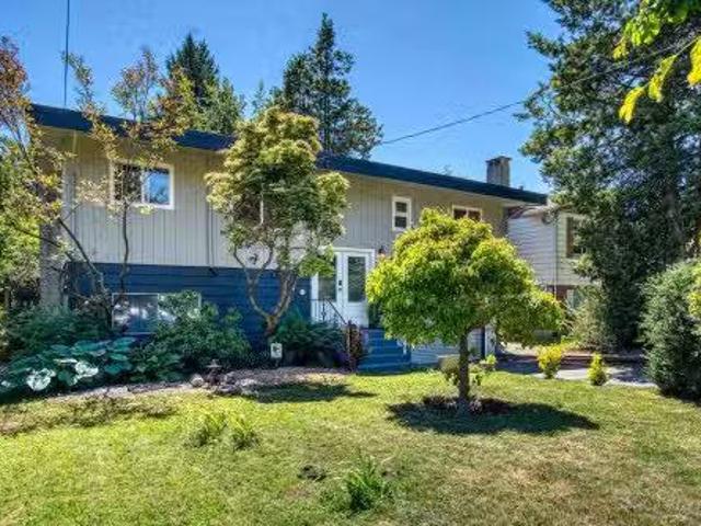 13750 Blackburn Avenue, White Rock, BC, V4B 2Y8 house for sa.