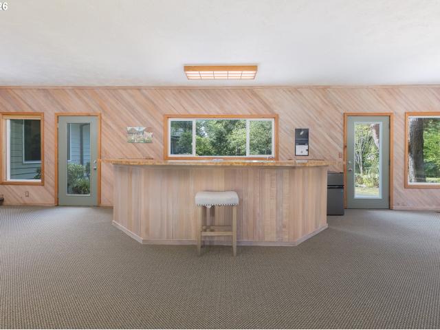 1375 ne yaquina heights dr