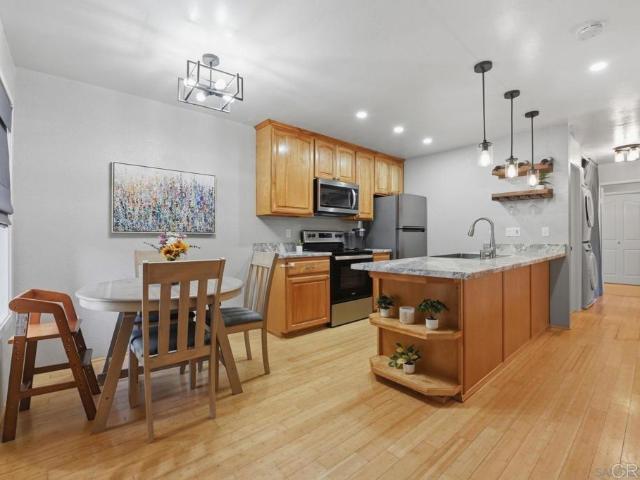 13768 Ruette Le Parc, Del Mar CA 92014 C