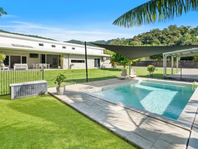 1376M2 SHED POOL LUXURY LIVING!