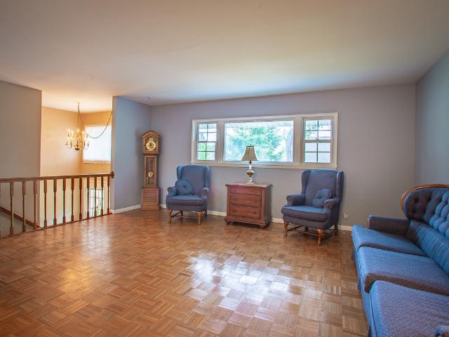 1379 Cumberland Circle W
