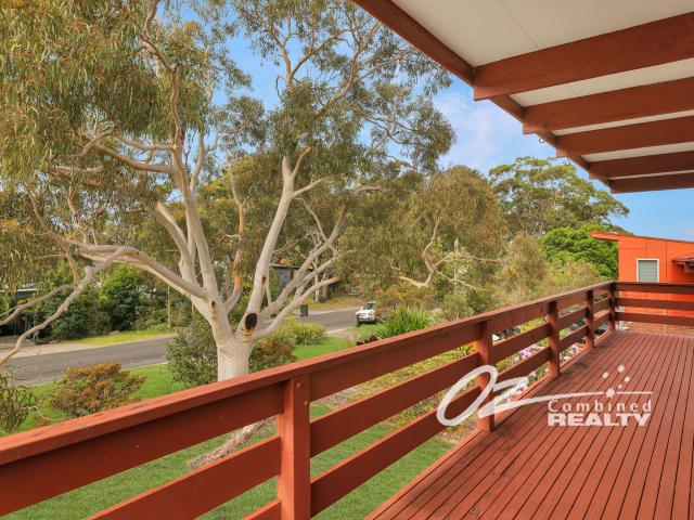 1372.14 m2 block duel access wide frontage solid house adjoins jervis bay national park easy walk to the stunning greenfields beach