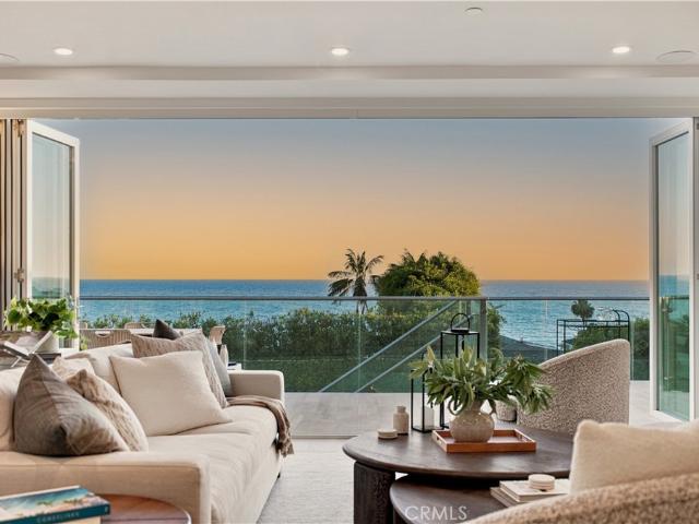 1373 N Coast Highway