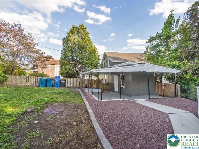 137 17th Street W
