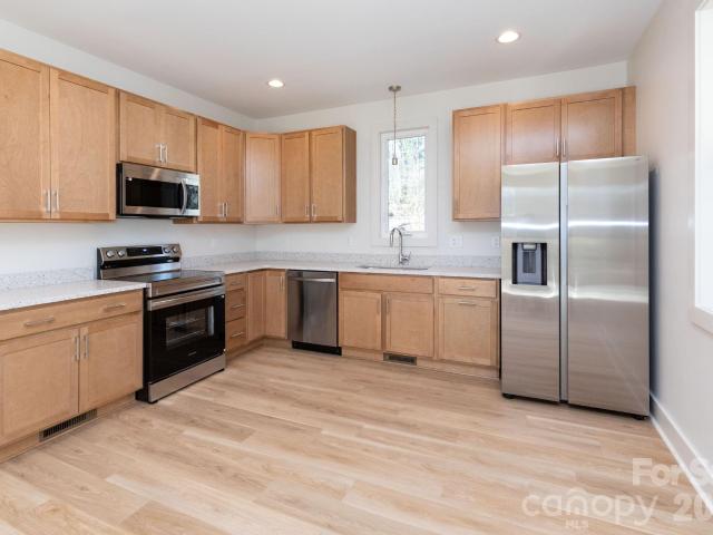 137 E Arbutus Trail