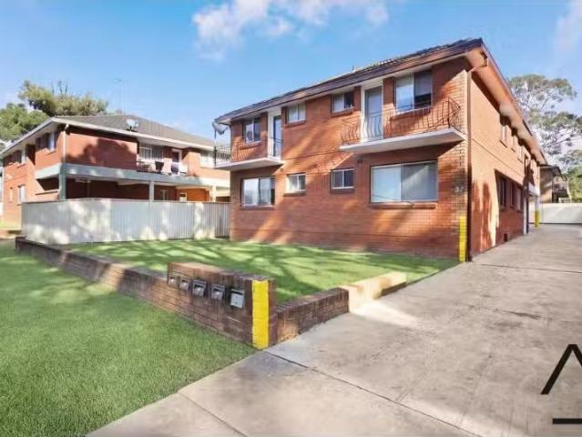 1/37 Oxford St, Merrylands House for rent Listed by Ross Di C.