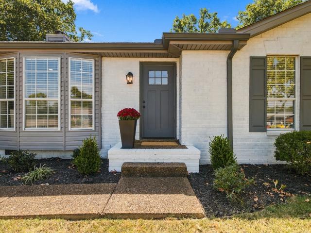 137 Luna Ln