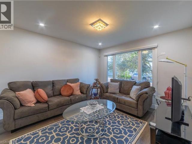 137 NICKOLAS Crescent, Cambridge, Ontario, N3C3L7