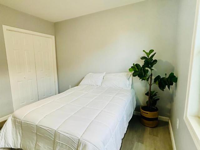 137 S 14th