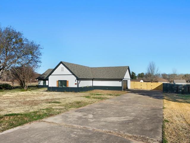 137 S Meadowbrook Dr, Pottsboro, TX 75076 | MLS #21139