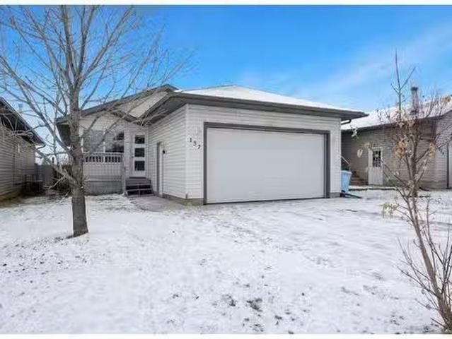 137 Swanson Crescent, Fort Mcmurray, AB, T9K 2T3 house for s.