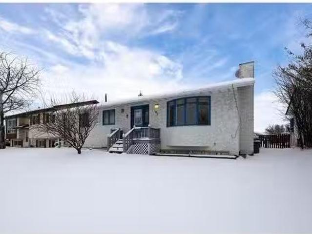 137 Parmenter Crescent, Fort Mcmurray, AB, T9K 1L7 house for.